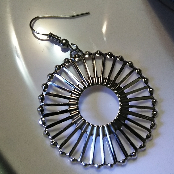 ☀️NEW SILVER SUNBURST ABSTRAST EARRINGS - Picture 4 of 4